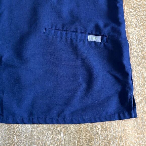 FIGS Casma Scrub Top - Picture 4 of 7